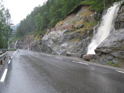 Það var rosagamann að bruna hratt niður langa brekkuna, og líka það að vera ekki að stoppa of mikið í hlíðinni þar sem hætta gat verið á skriðuföllum