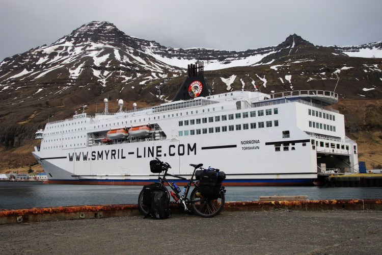 Við Bryggju á Seiðisfirði